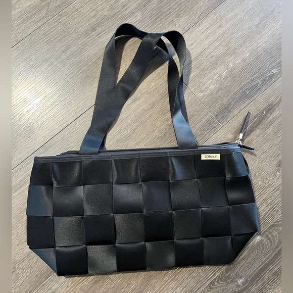 comely Handbags - Comely Seat belt bag Black